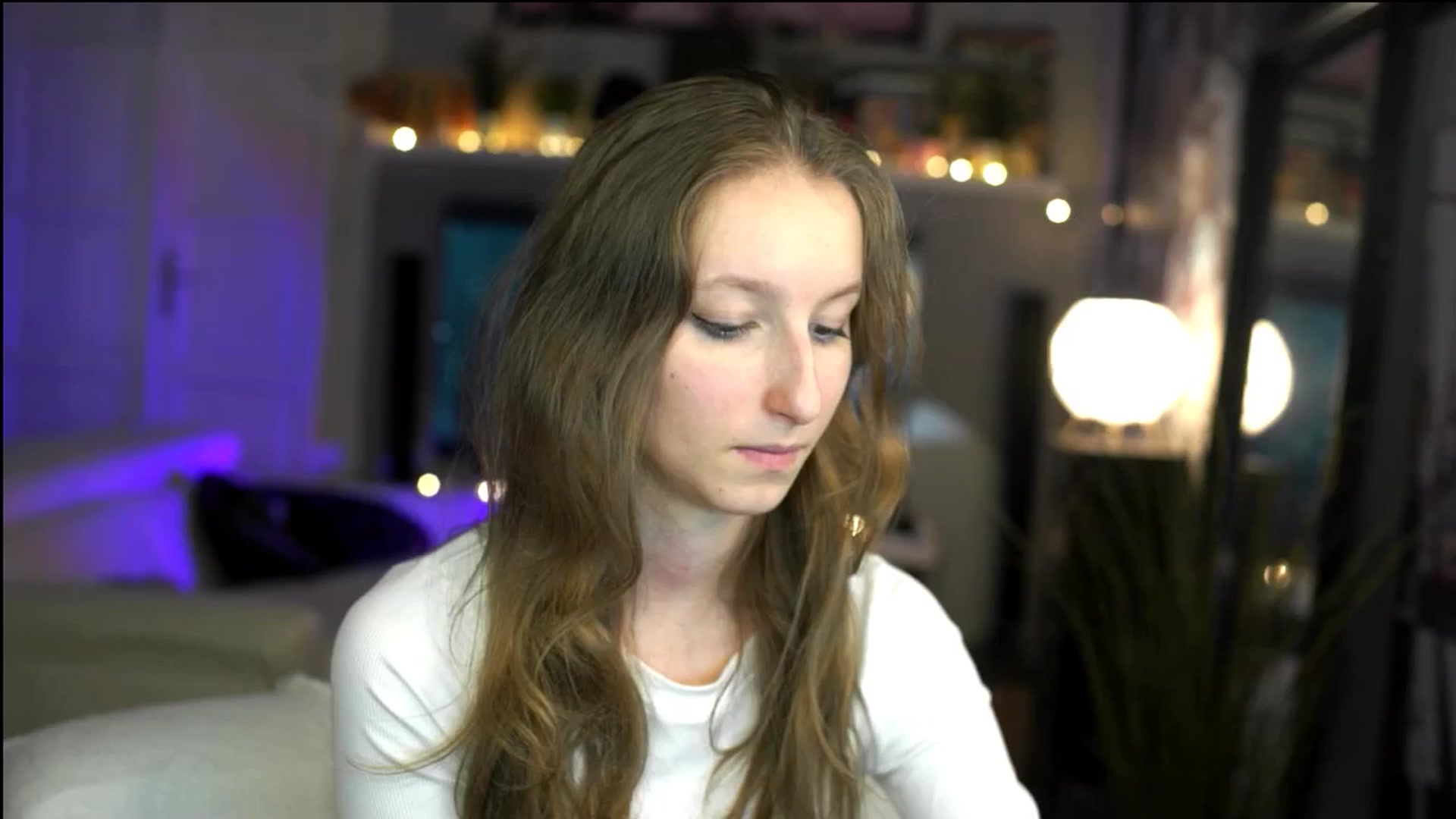 Gallery image thumbnail from Kira9's myfreecams stream on, 11/02/2025, 20:01 image 4 of 20