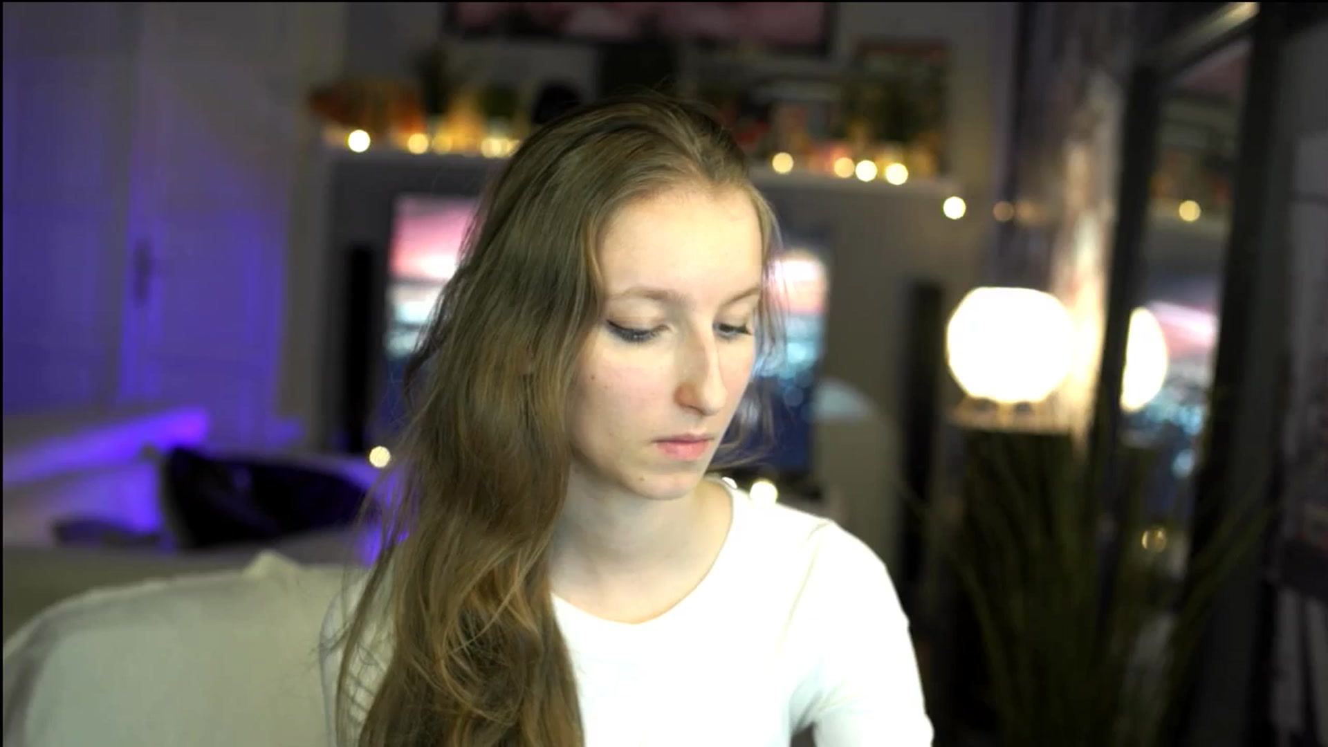 Gallery image thumbnail from Kira9's myfreecams stream on, 11/02/2025, 21:38 image 7 of 20