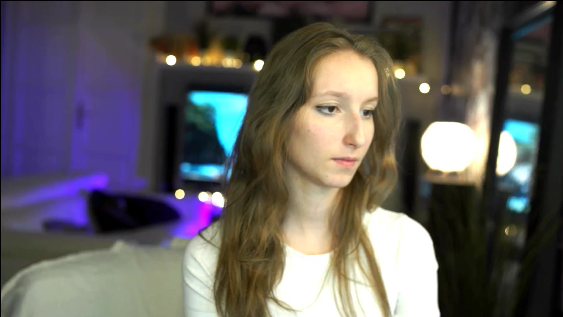 Gallery image thumbnail from Kira9's myfreecams stream on, 11/02/2025, 21:38 image 18 of 20