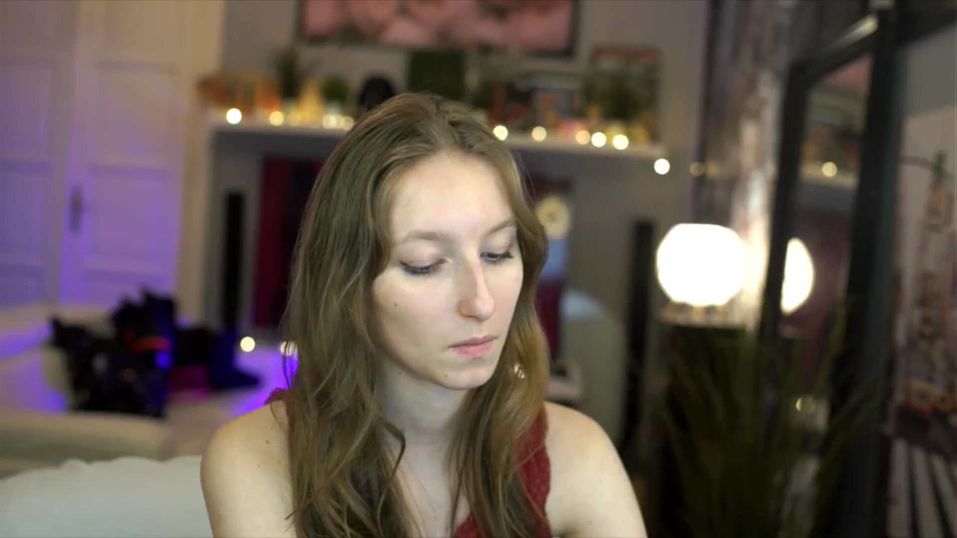 Gallery image thumbnail from Kira9's myfreecams stream on, 11/03/2025, 21:20 image 4 of 20