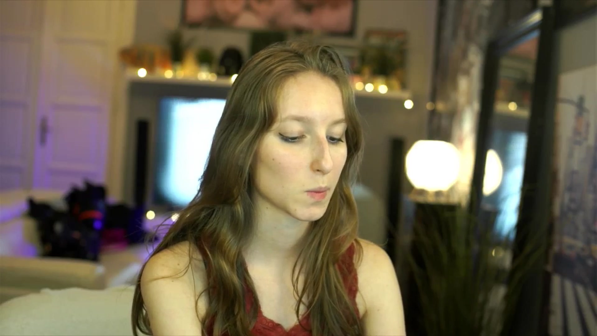Gallery image thumbnail from Kira9's myfreecams stream on, 11/03/2025, 21:20 image 13 of 20