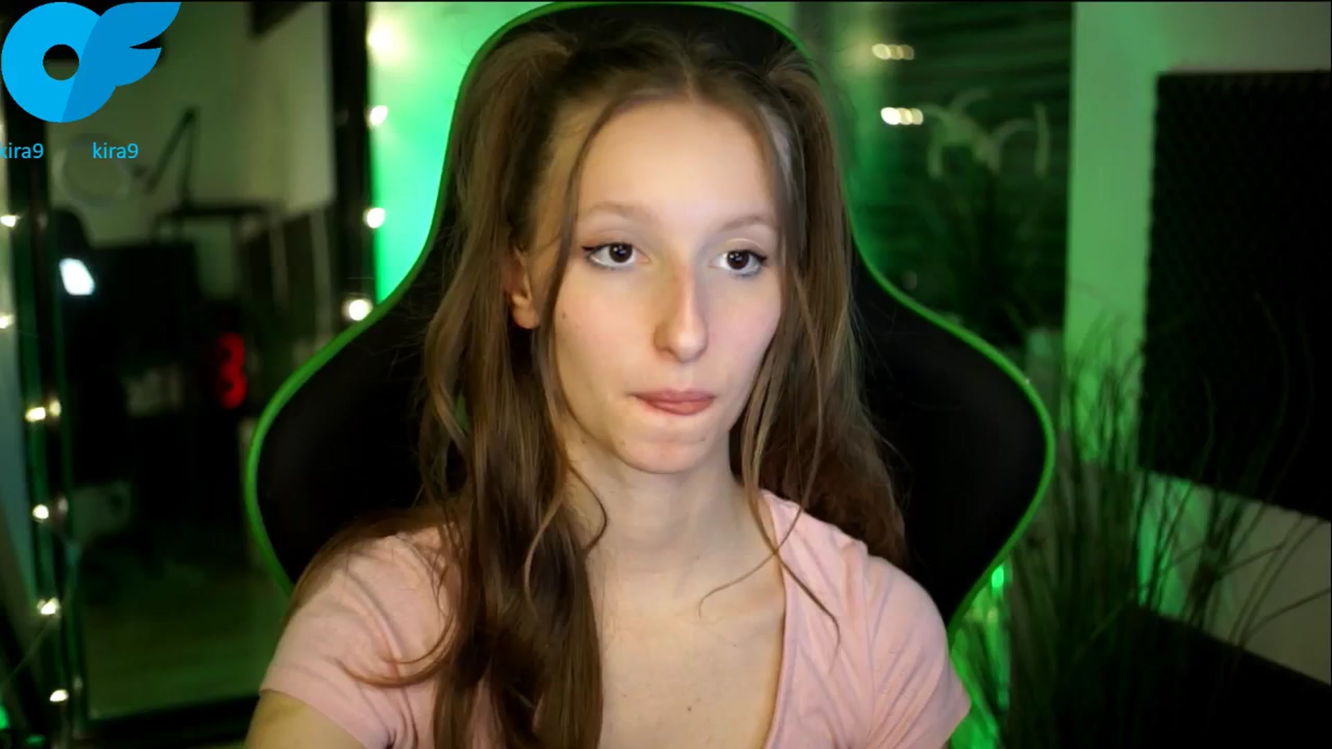 Gallery image thumbnail from Kira9's myfreecams stream on, 11/07/2025, 19:01 image 5 of 20