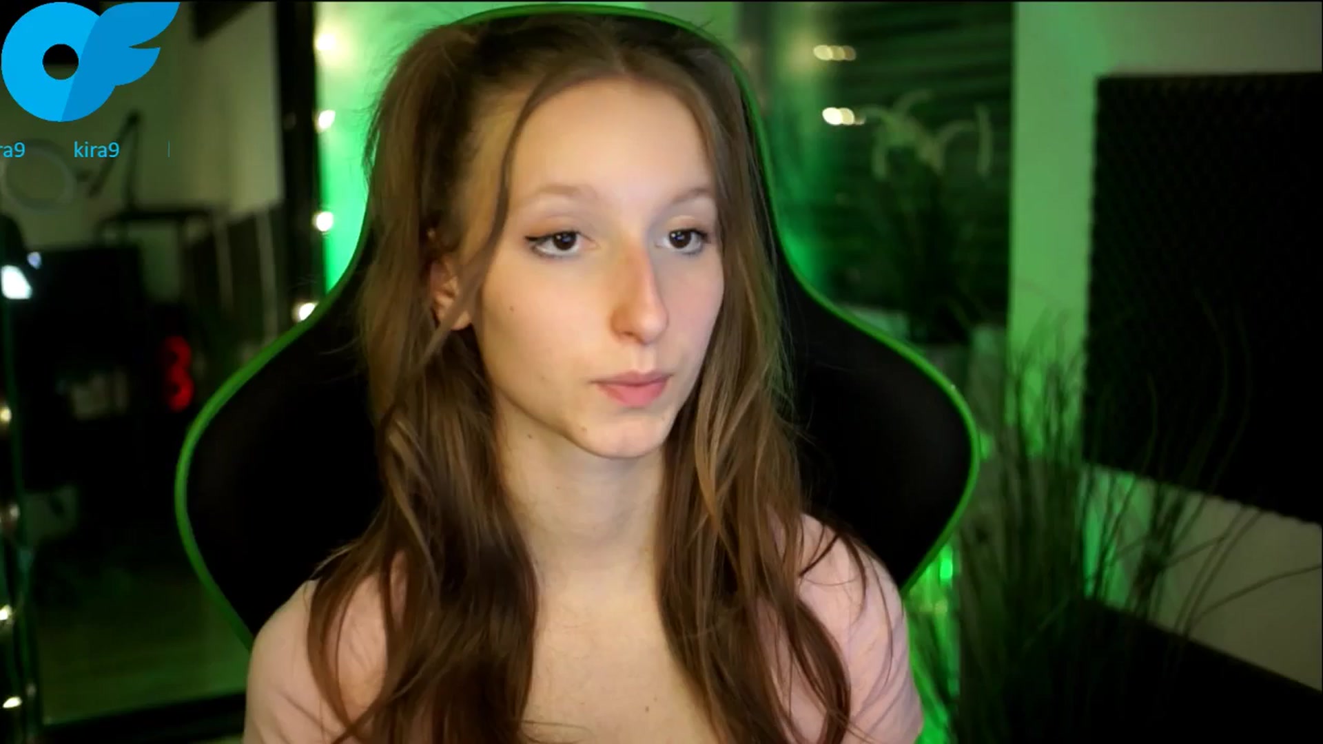 Gallery image thumbnail from Kira9's myfreecams stream on, 11/07/2025, 19:01 image 19 of 20