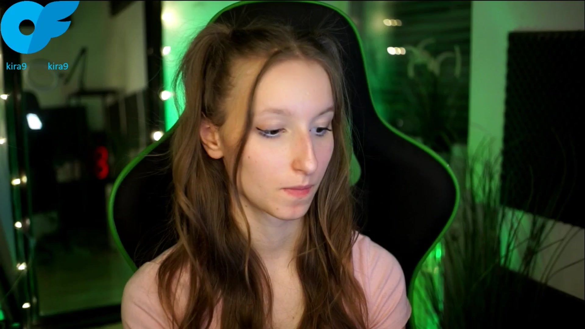 Gallery image thumbnail from Kira9's myfreecams stream on, 11/07/2025, 19:01 image 13 of 20