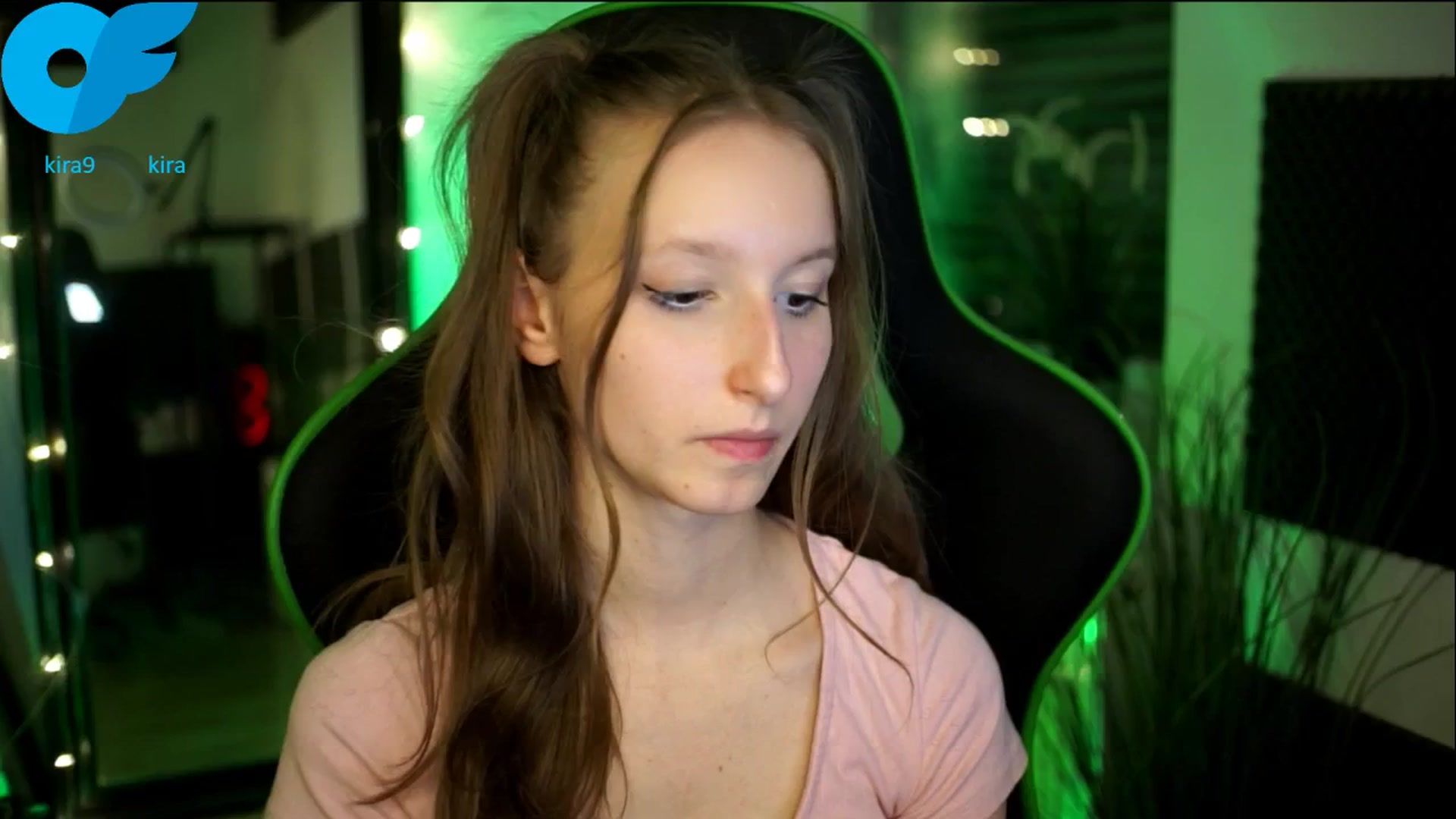 Gallery image thumbnail from Kira9's myfreecams stream on, 11/07/2025, 19:01 image 3 of 20