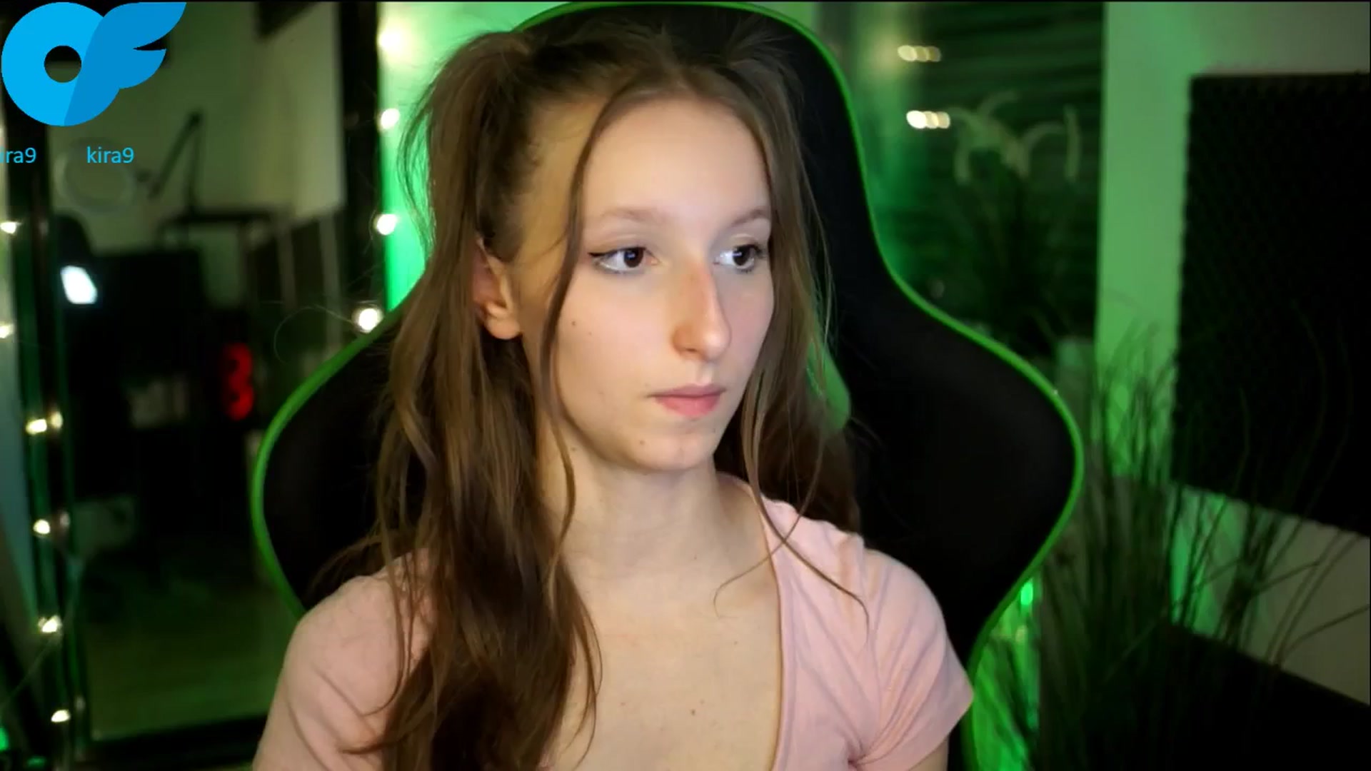 Gallery image thumbnail from Kira9's myfreecams stream on, 11/07/2025, 19:01 image 1 of 20