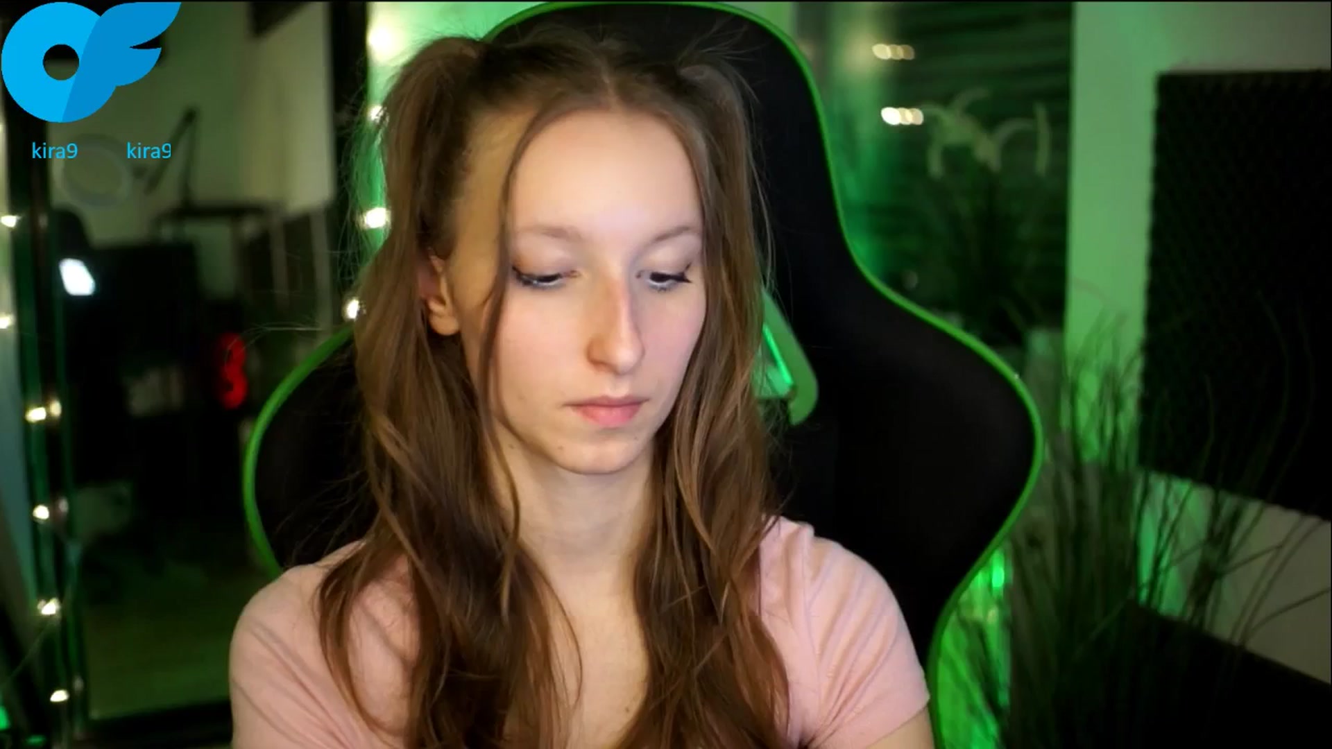 Gallery image thumbnail from Kira9's myfreecams stream on, 11/07/2025, 19:01 image 10 of 20