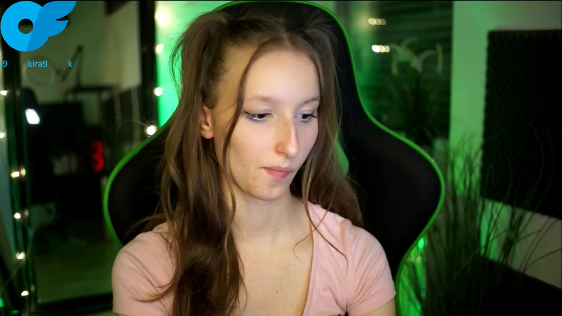 Gallery image thumbnail from Kira9's myfreecams stream on, 11/07/2025, 19:01 image 4 of 20