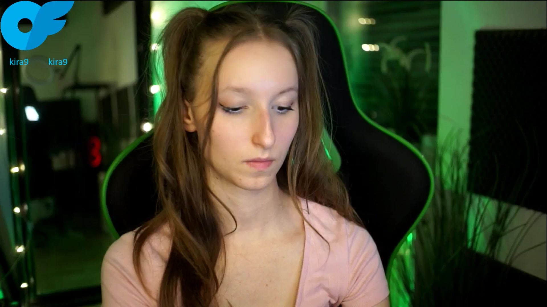 Gallery image thumbnail from Kira9's myfreecams stream on, 11/07/2025, 19:01 image 6 of 20