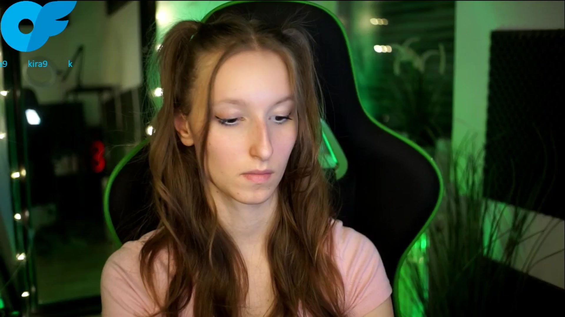 Gallery image thumbnail from Kira9's myfreecams stream on, 11/07/2025, 19:01 image 15 of 20