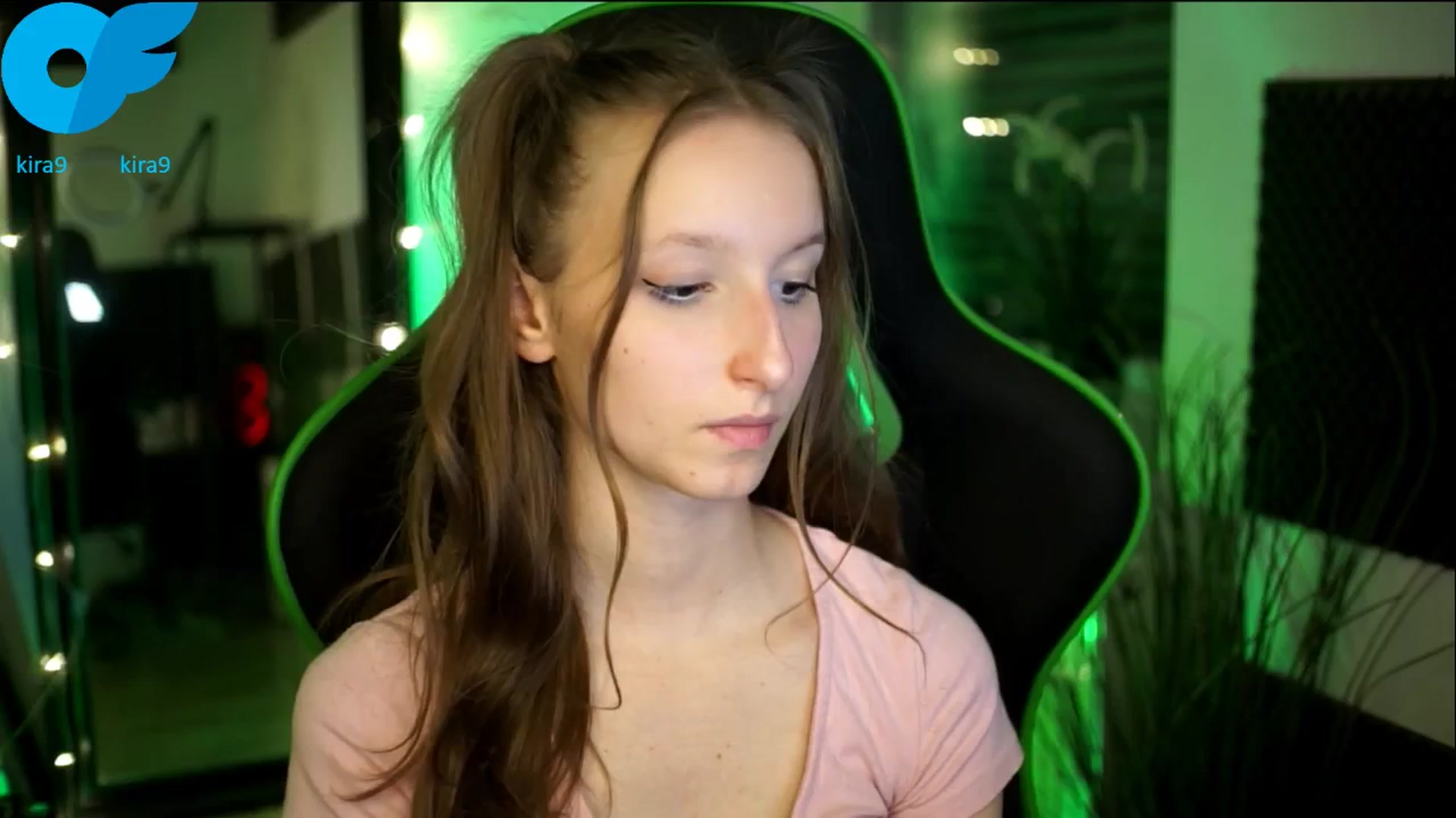 Gallery image thumbnail from Kira9's myfreecams stream on, 11/07/2025, 19:01 image 2 of 20