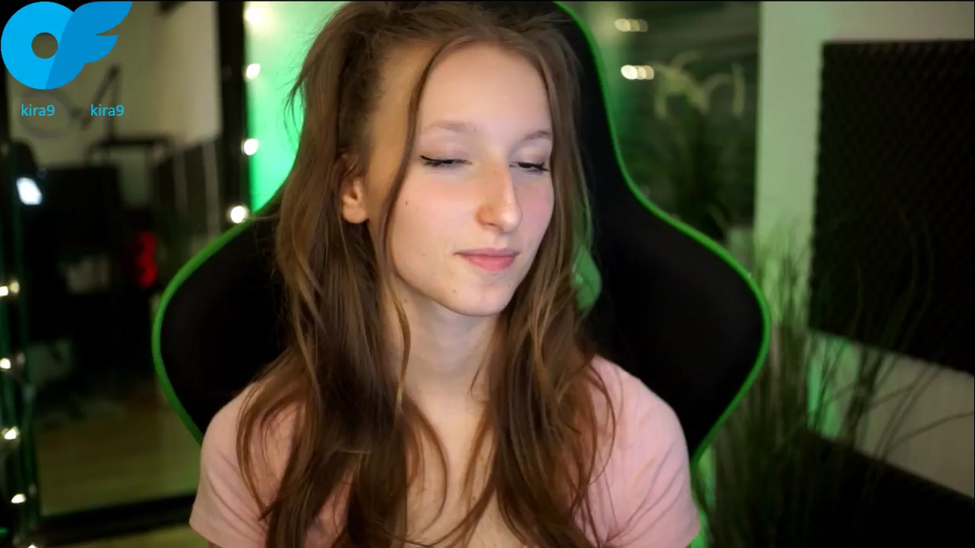 Gallery image thumbnail from Kira9's myfreecams stream on, 11/07/2025, 21:34 image 2 of 20