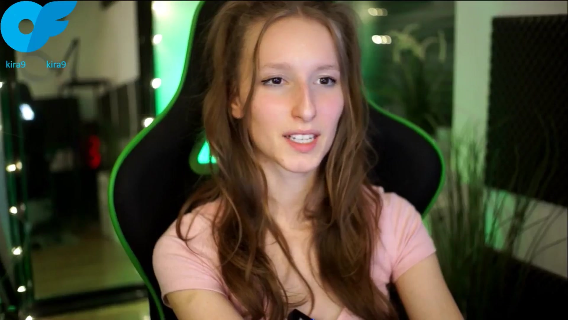 Gallery image thumbnail from Kira9's myfreecams stream on, 11/07/2025, 21:34 image 13 of 20