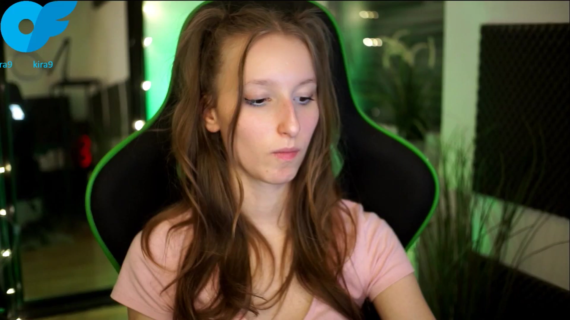 Gallery image thumbnail from Kira9's myfreecams stream on, 11/07/2025, 21:34 image 3 of 20