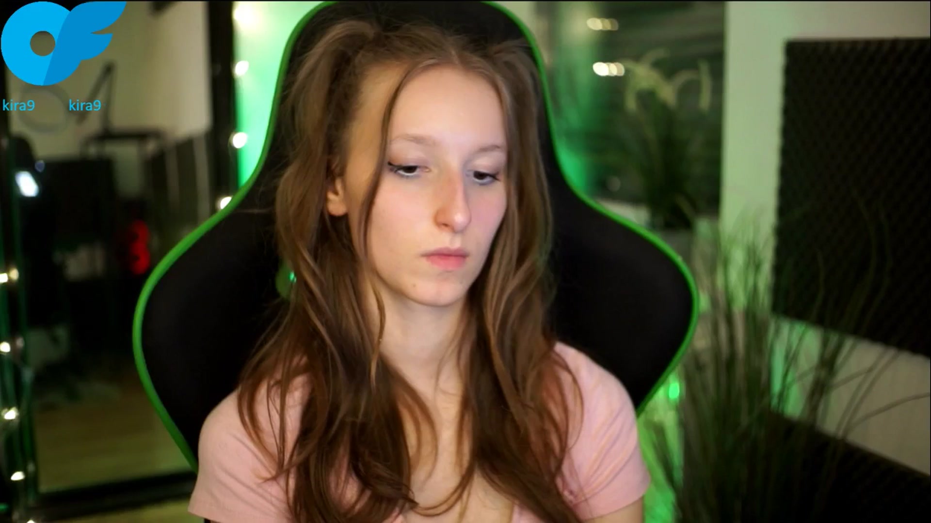 Gallery image thumbnail from Kira9's myfreecams stream on, 11/07/2025, 21:34 image 5 of 20