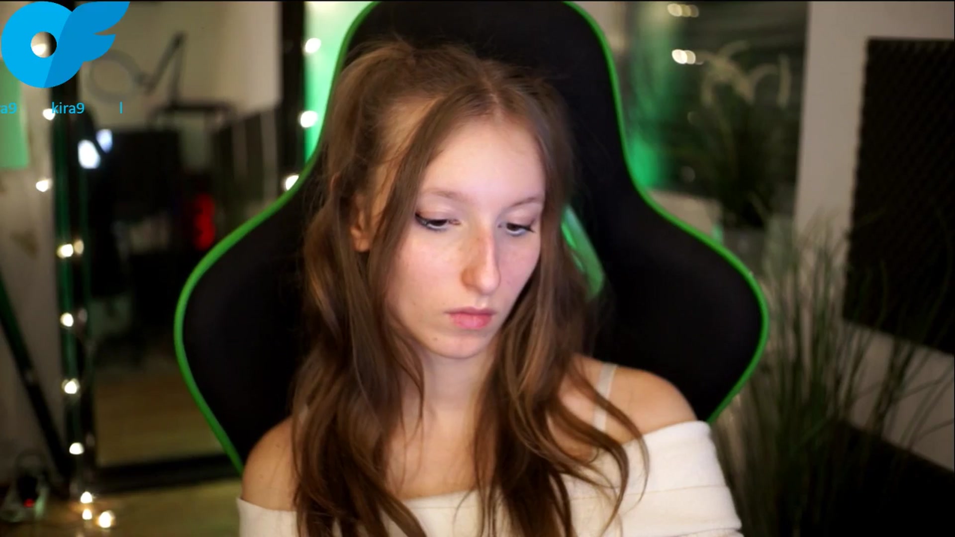Gallery image thumbnail from Kira9's myfreecams stream on, 11/08/2025, 19:25 image 14 of 20