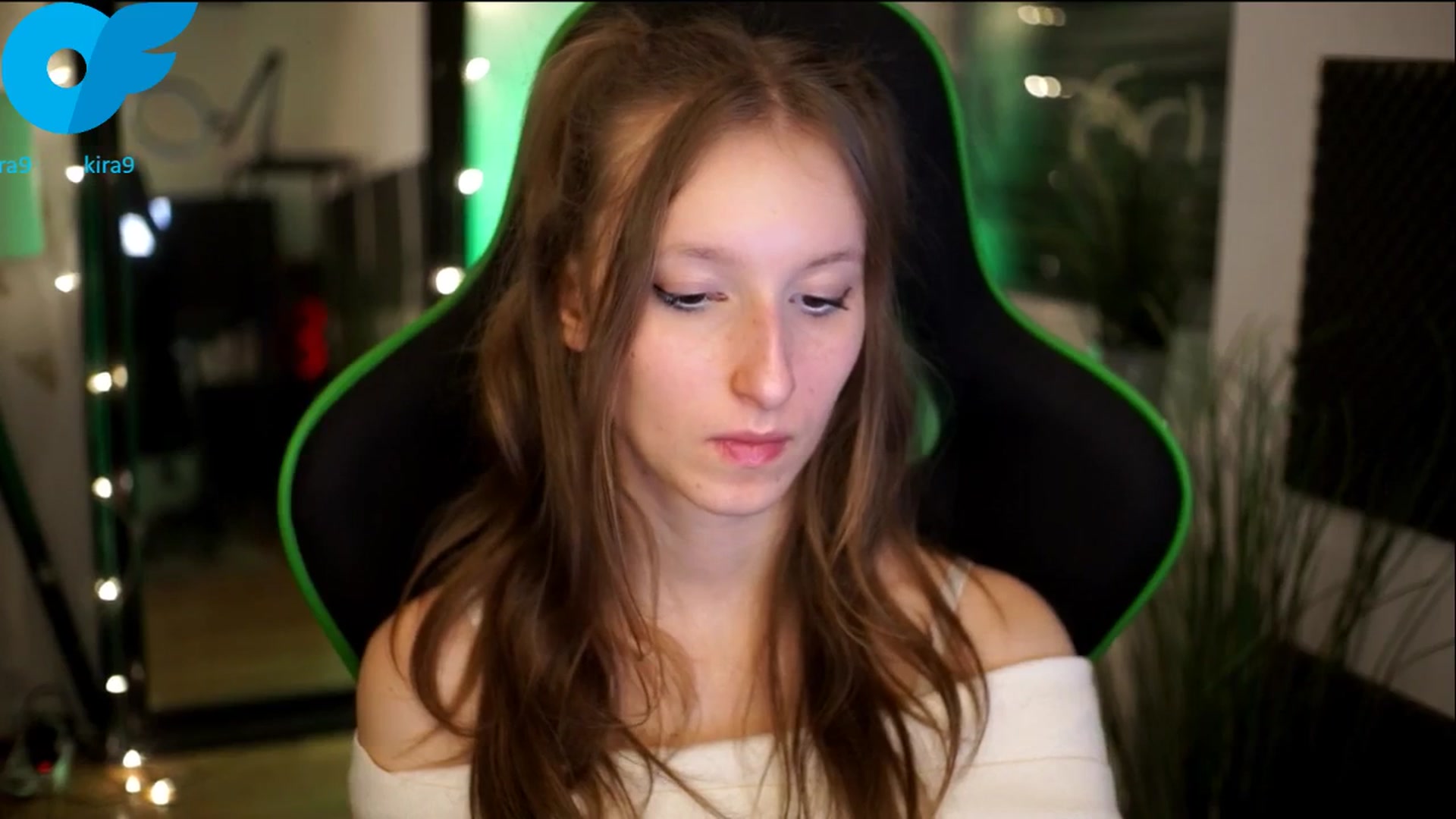 Gallery image thumbnail from Kira9's myfreecams stream on, 11/08/2025, 19:25 image 13 of 20