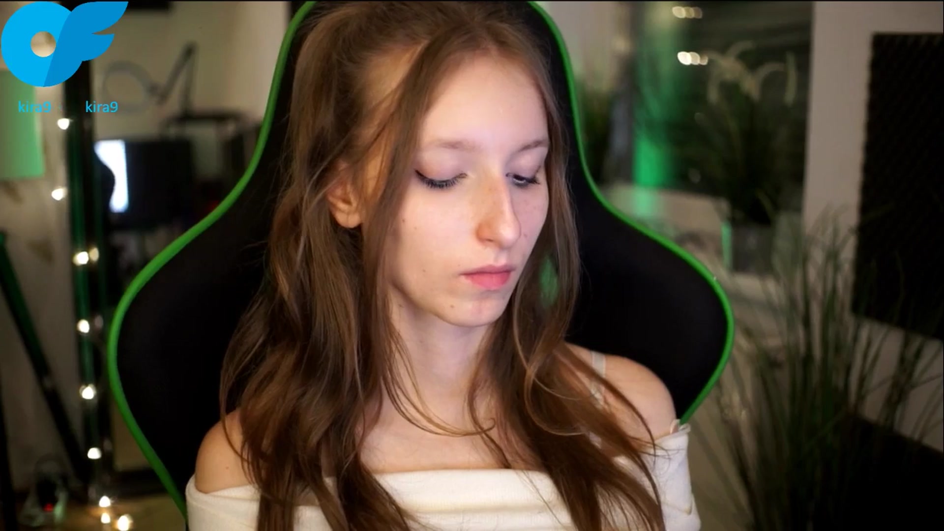 Gallery image thumbnail from Kira9's myfreecams stream on, 11/08/2025, 19:25 image 5 of 20
