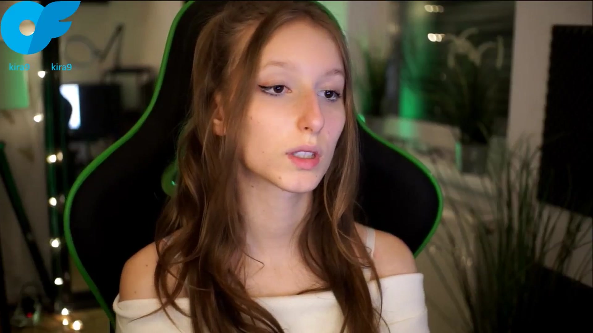 Gallery image thumbnail from Kira9's myfreecams stream on, 11/08/2025, 19:25 image 6 of 20