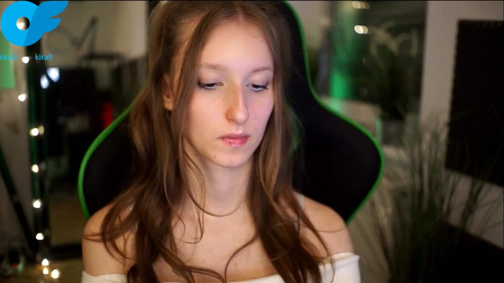 Gallery image thumbnail from Kira9's myfreecams stream on, 11/08/2025, 19:25 image 10 of 20