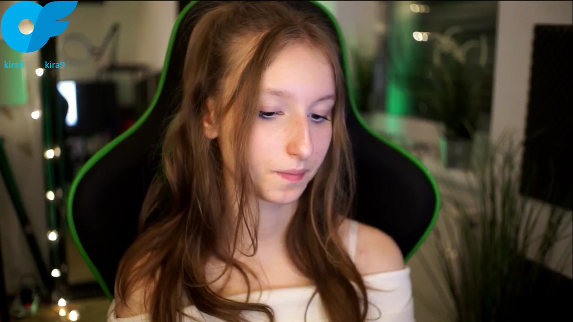 Gallery image thumbnail from Kira9's myfreecams stream on, 11/08/2025, 19:25 image 8 of 20