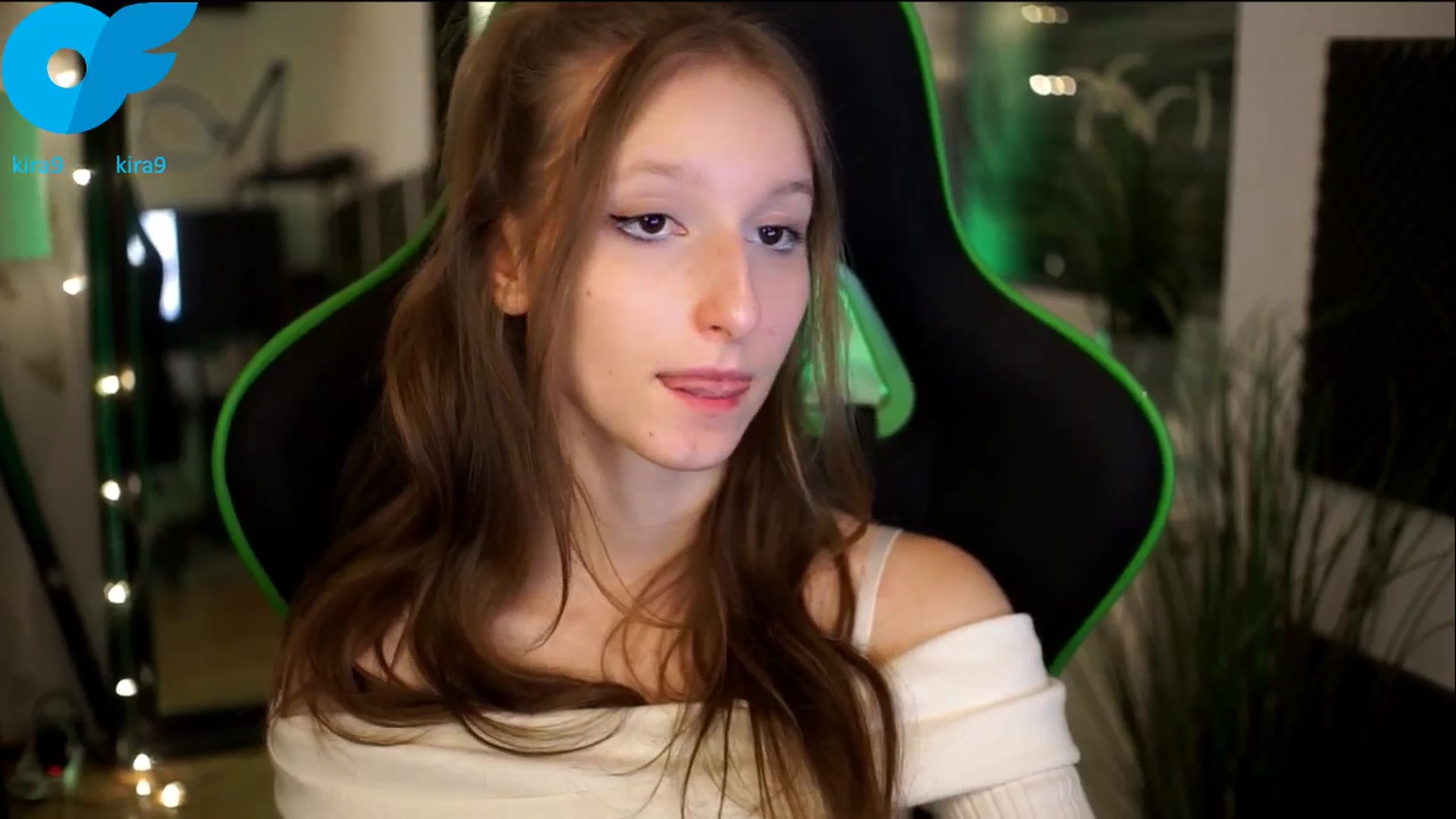 Gallery image thumbnail from Kira9's myfreecams stream on, 11/08/2025, 19:25 image 2 of 20
