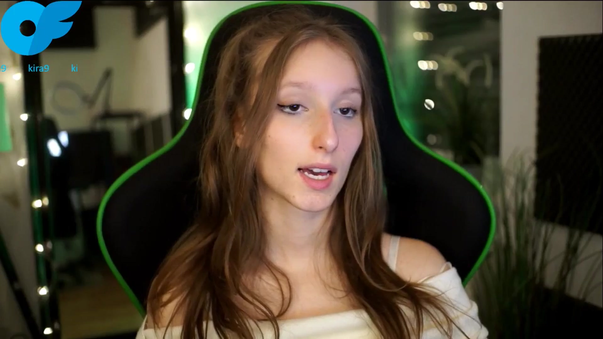 Gallery image thumbnail from Kira9's myfreecams stream on, 11/08/2025, 20:33 image 16 of 20