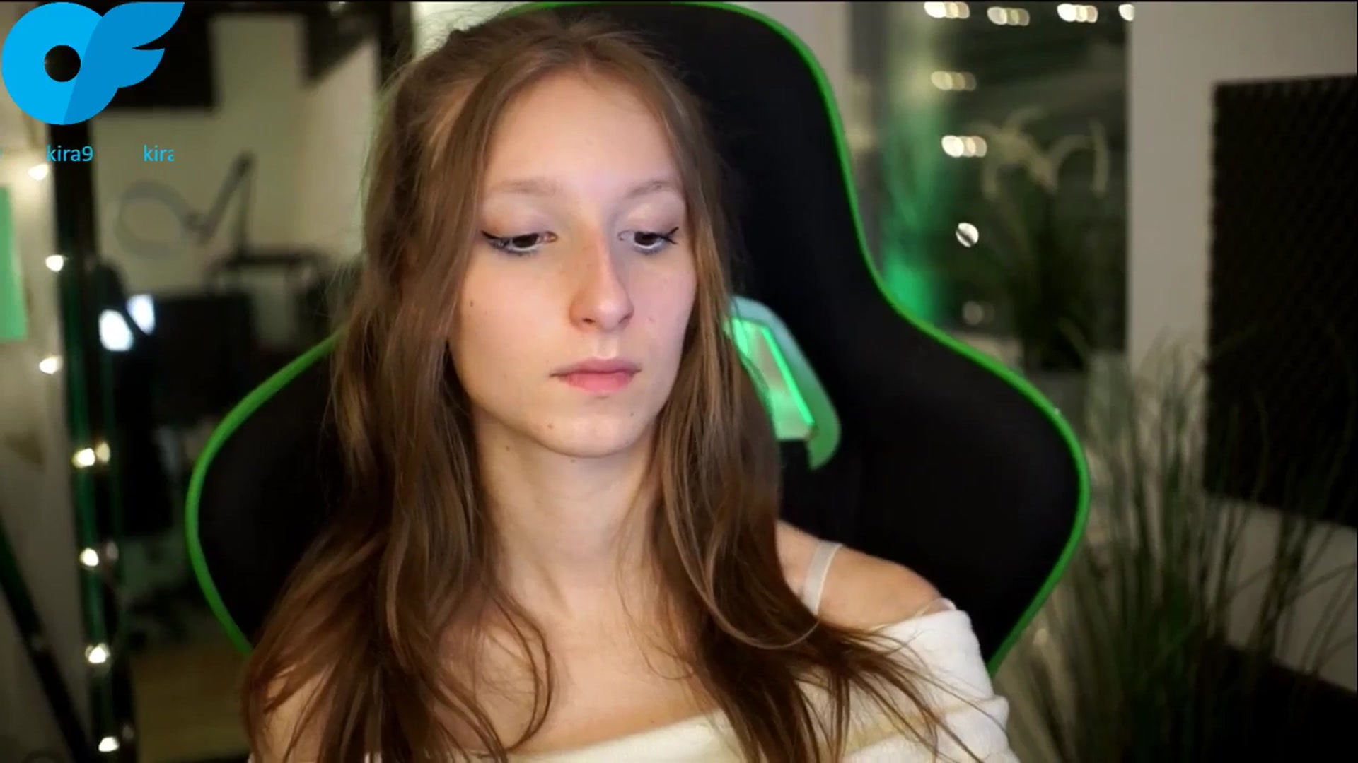 Gallery image thumbnail from Kira9's myfreecams stream on, 11/08/2025, 20:33 image 15 of 20