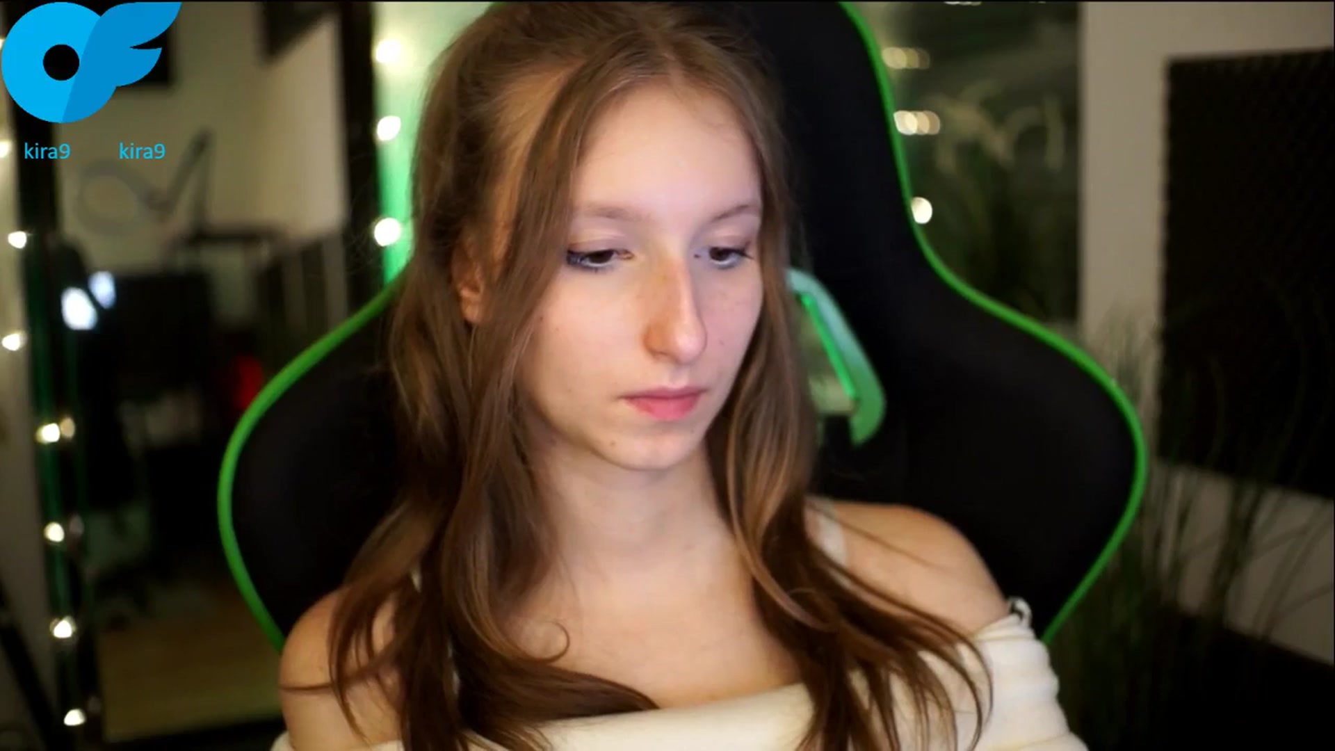 Gallery image thumbnail from Kira9's myfreecams stream on, 11/08/2025, 21:16 image 9 of 20