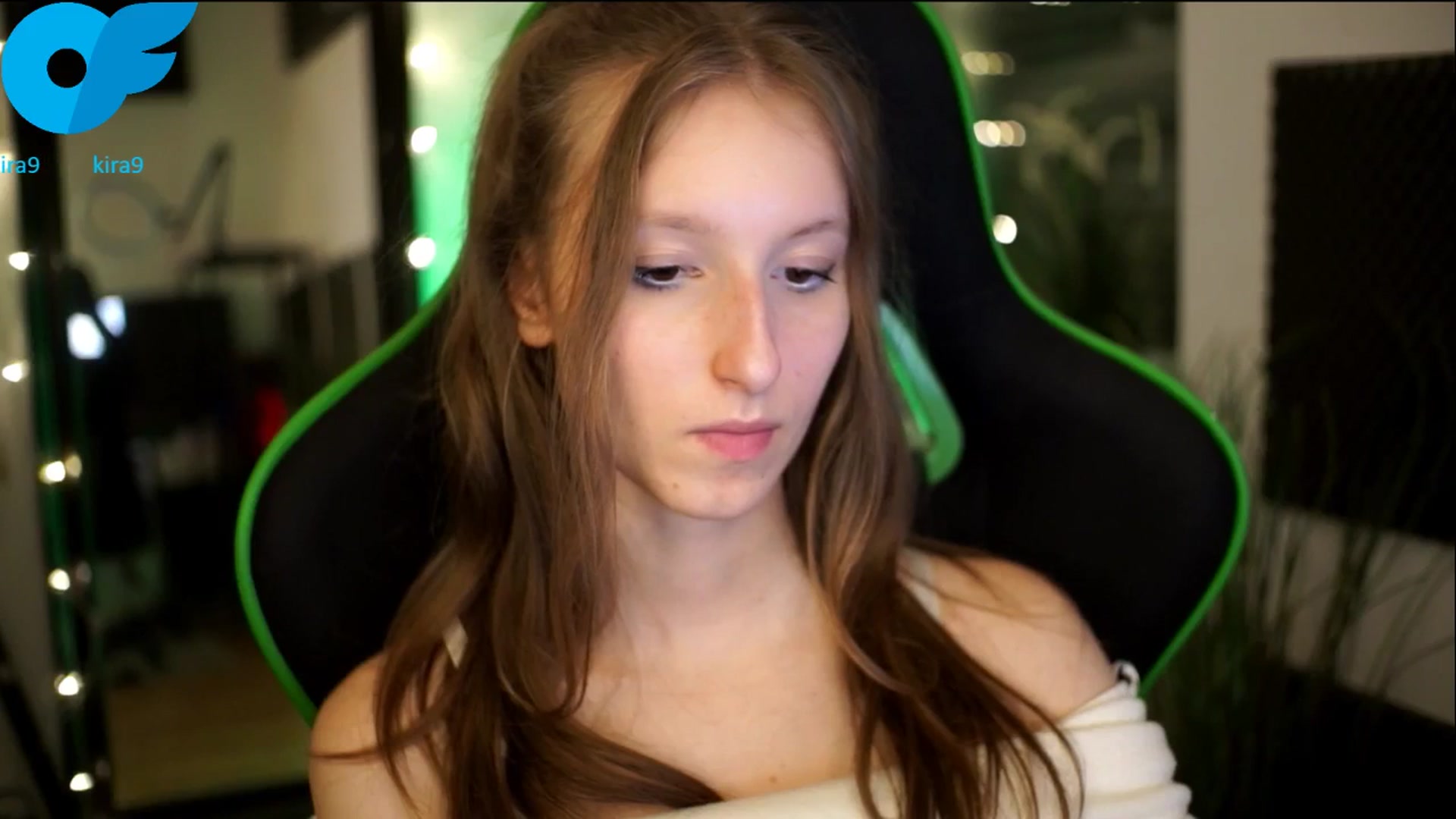 Gallery image thumbnail from Kira9's myfreecams stream on, 11/08/2025, 21:16 image 6 of 20