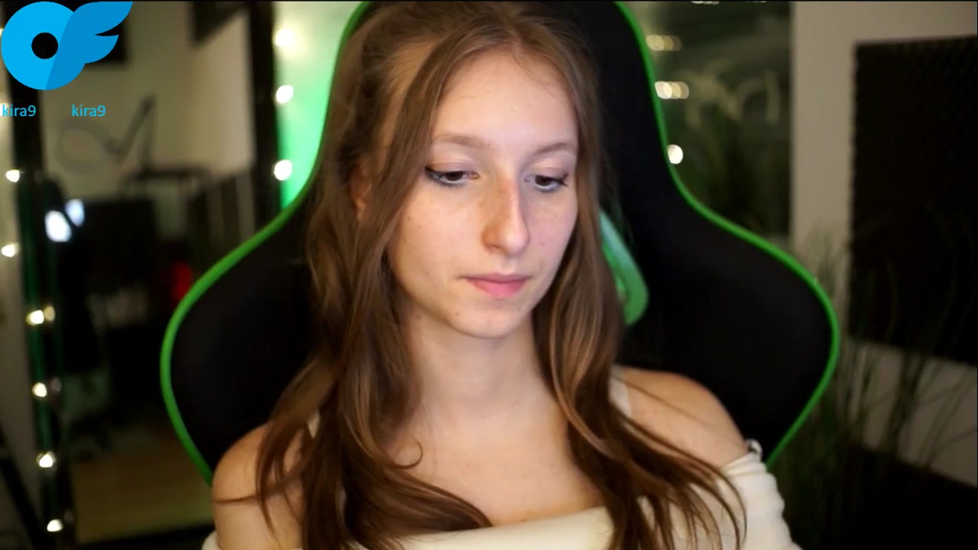 Gallery image thumbnail from Kira9's myfreecams stream on, 11/08/2025, 21:16 image 7 of 20