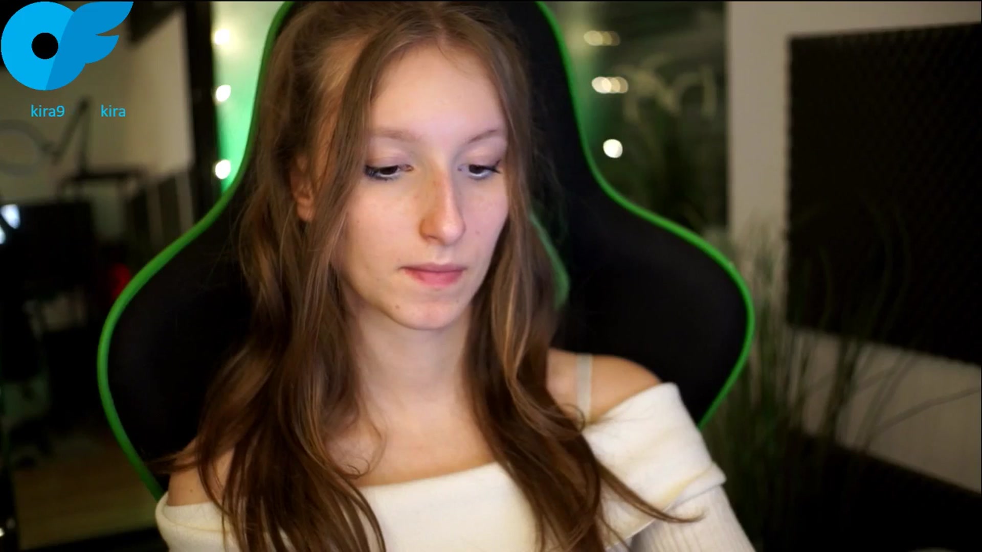 Gallery image thumbnail from Kira9's myfreecams stream on, 11/08/2025, 21:16 image 2 of 20