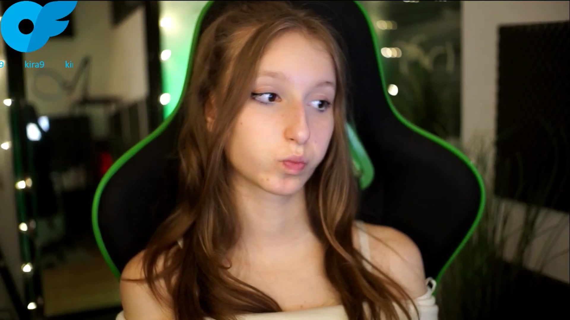 Gallery image thumbnail from Kira9's myfreecams stream on, 11/08/2025, 21:16 image 12 of 20