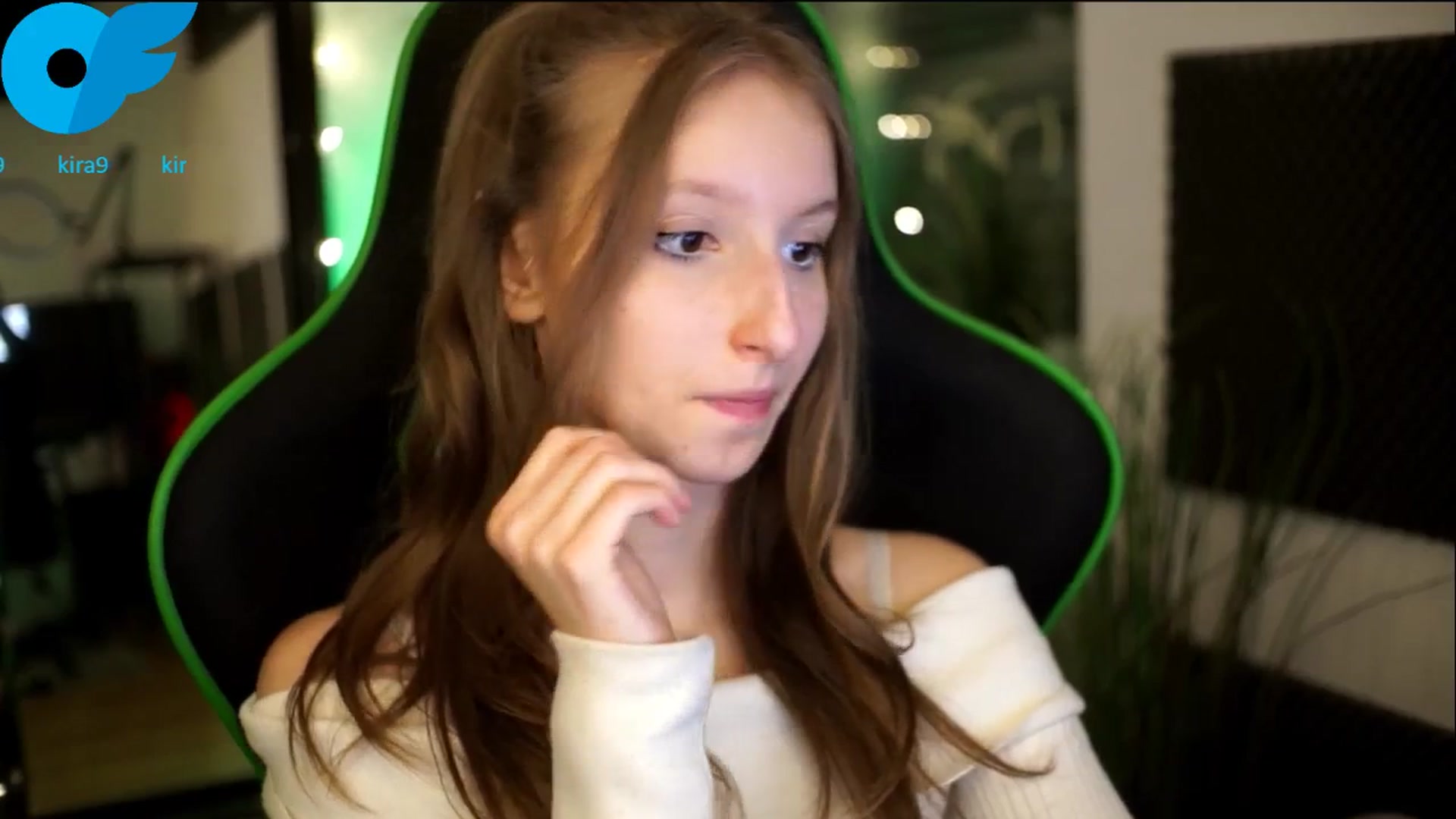 Gallery image thumbnail from Kira9's myfreecams stream on, 11/08/2025, 21:16 image 3 of 20