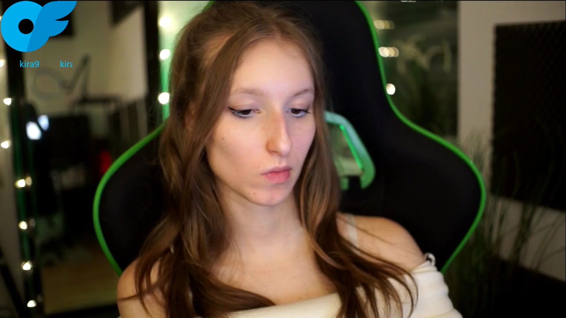 Gallery image thumbnail from Kira9's myfreecams stream on, 11/08/2025, 21:16 image 11 of 20