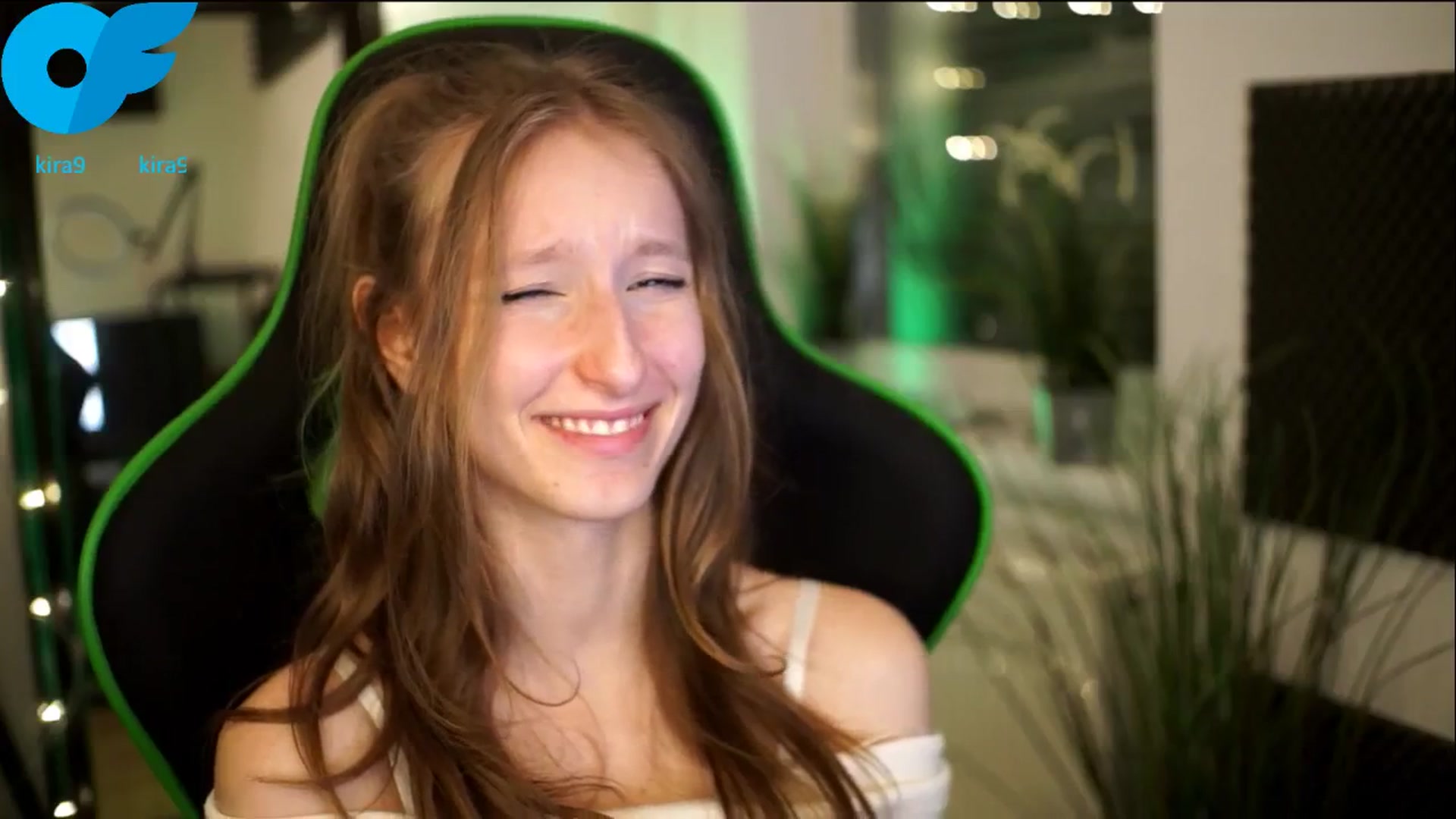 Gallery image thumbnail from Kira9's myfreecams stream on, 11/08/2025, 22:25 image 7 of 20