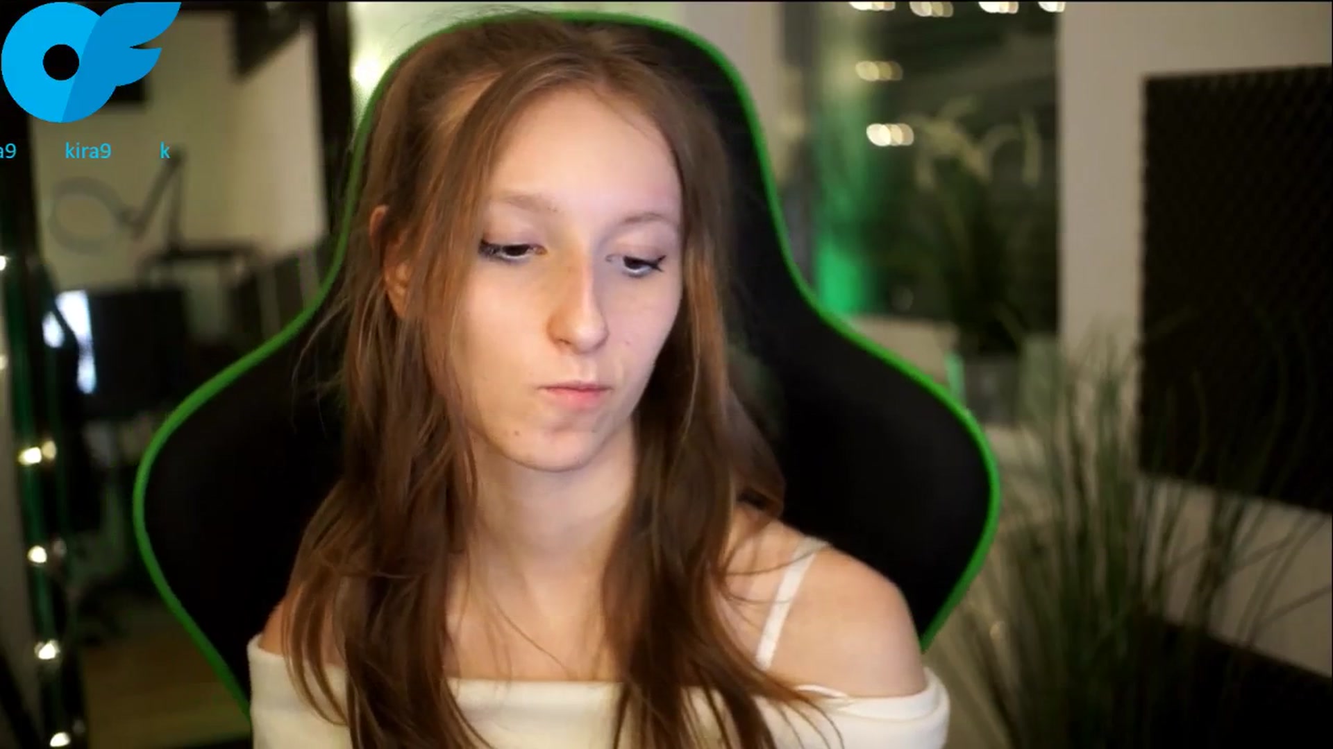 Gallery image thumbnail from Kira9's myfreecams stream on, 11/08/2025, 22:25 image 12 of 20