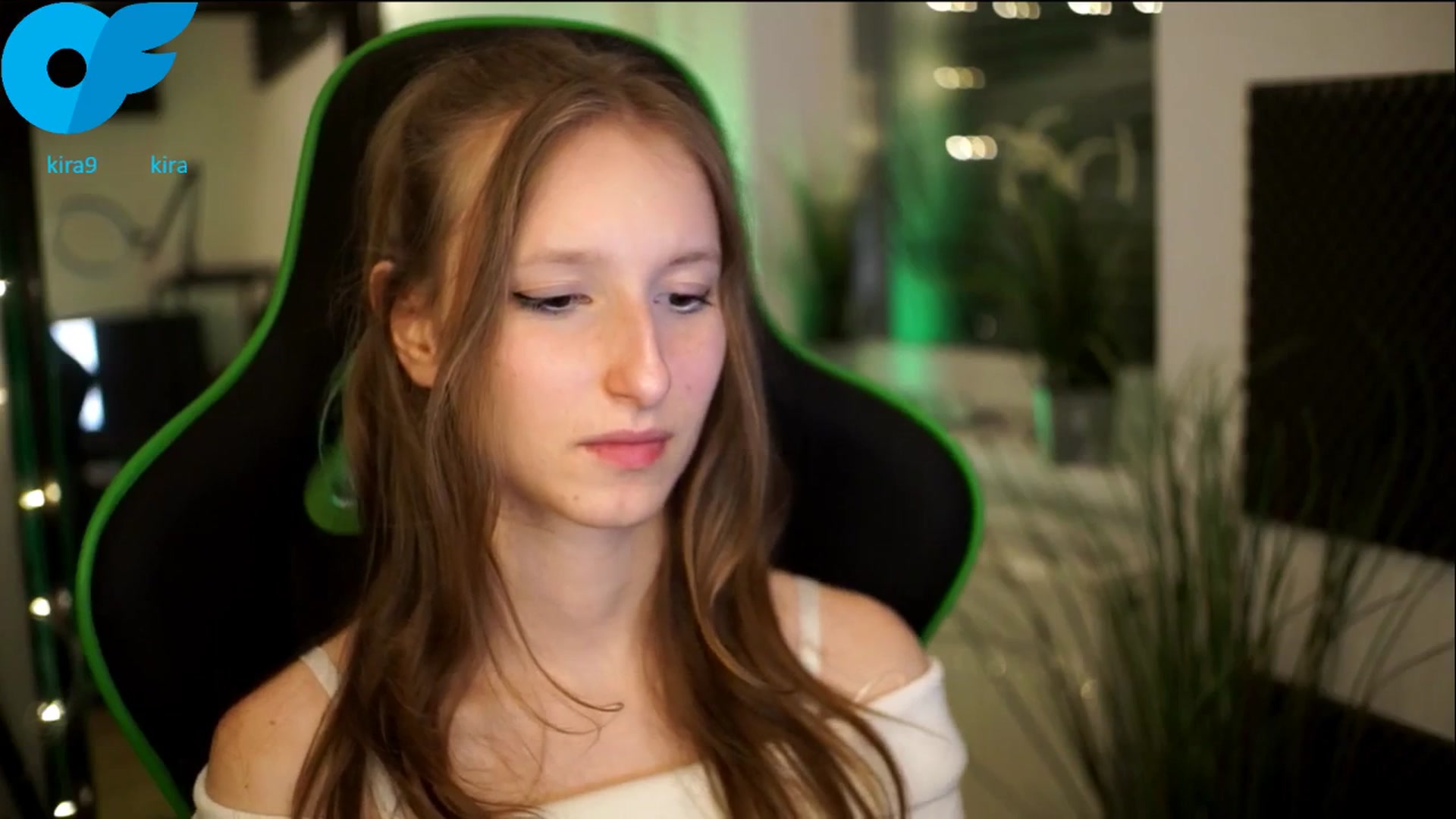 Gallery image thumbnail from Kira9's myfreecams stream on, 11/08/2025, 22:25 image 3 of 20