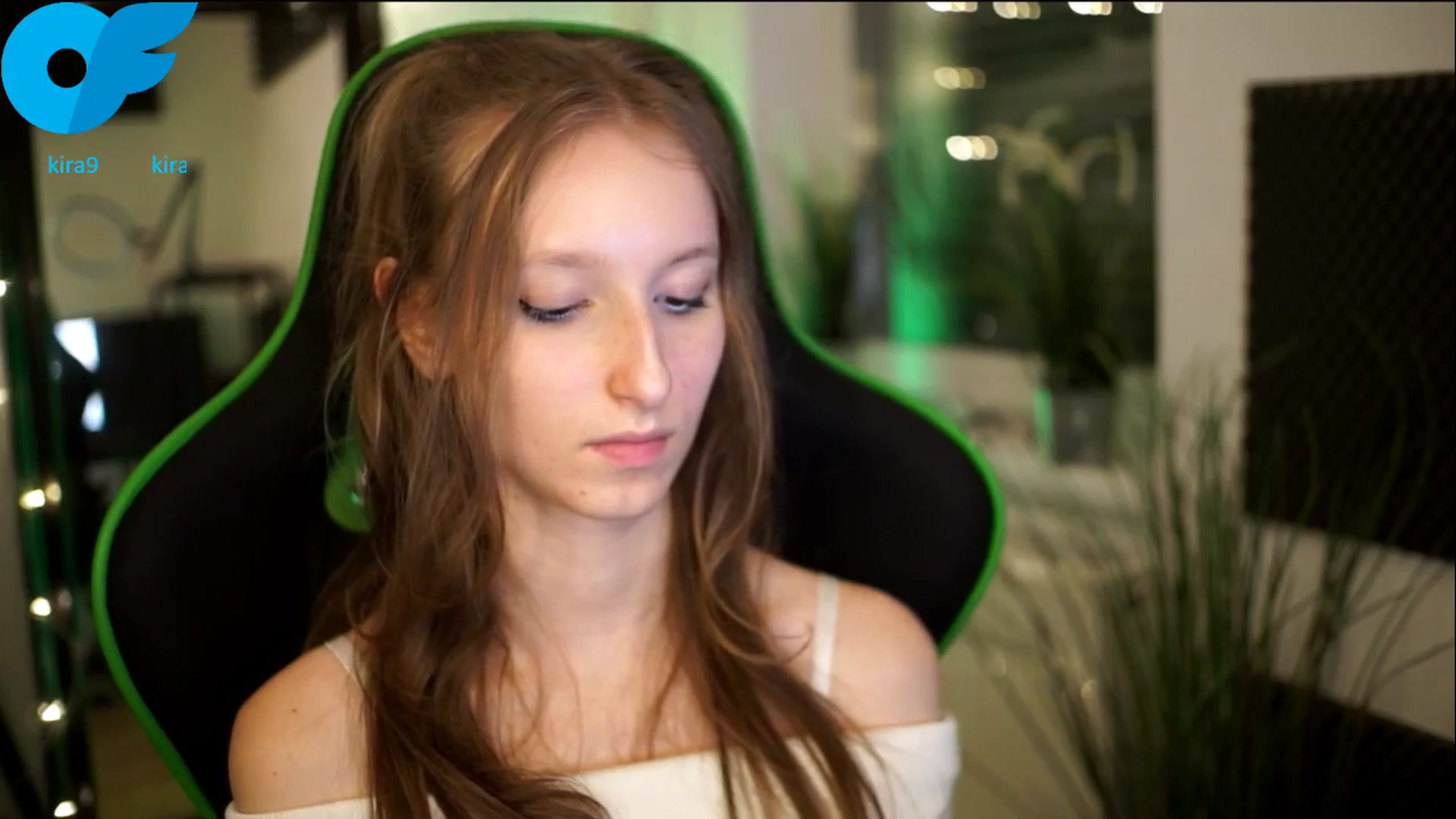 Gallery image thumbnail from Kira9's myfreecams stream on, 11/08/2025, 22:25 image 20 of 20