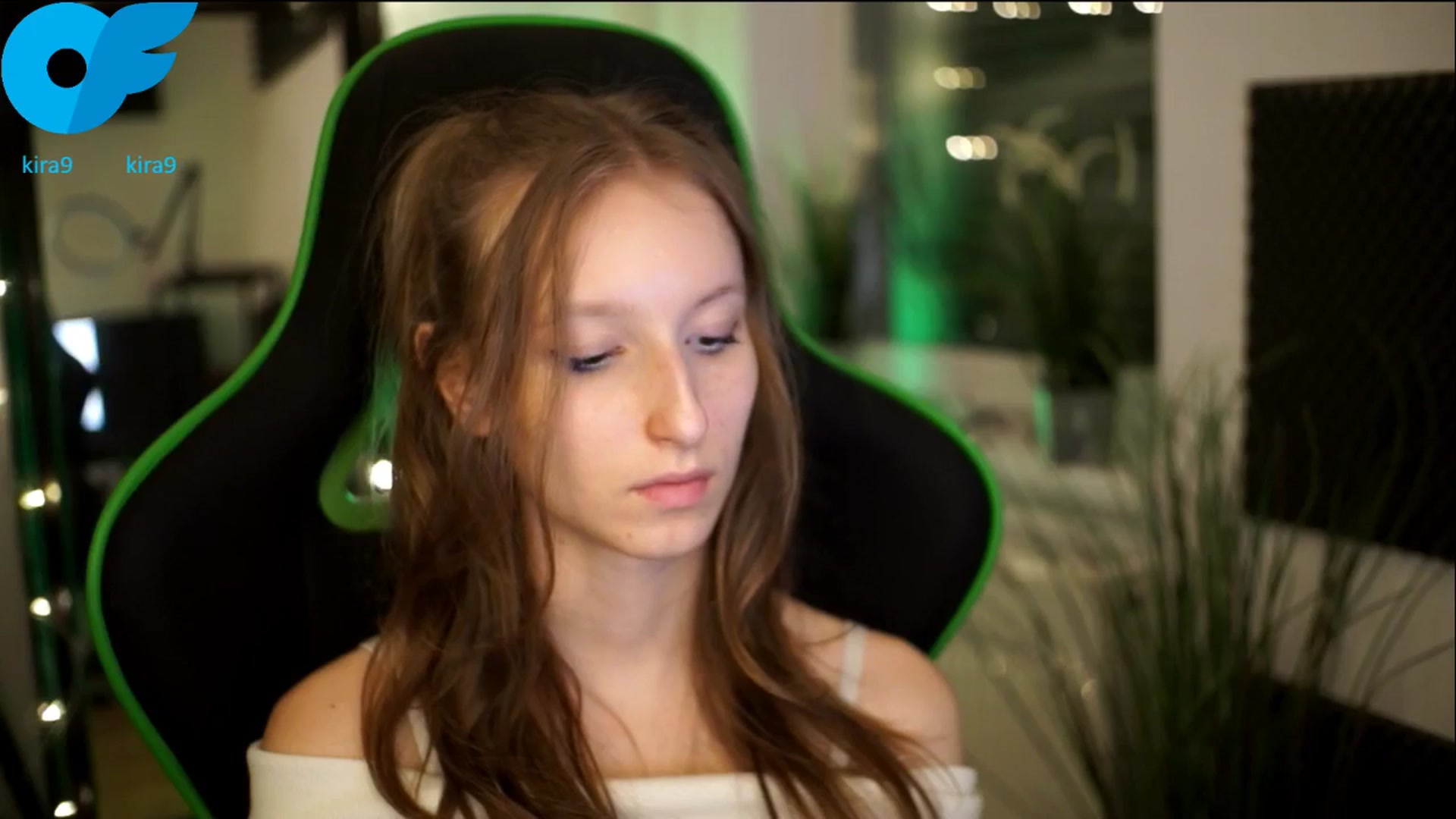Gallery image thumbnail from Kira9's myfreecams stream on, 11/08/2025, 22:25 image 11 of 20