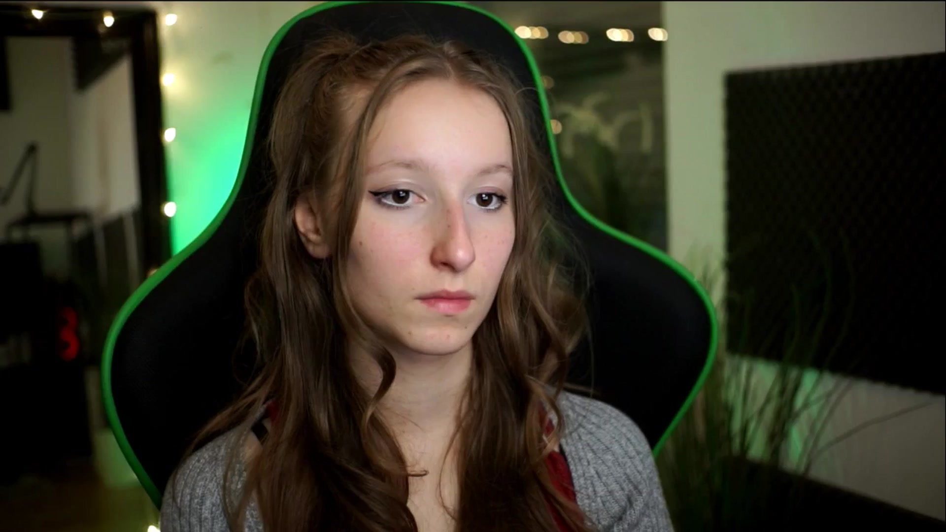 Gallery image thumbnail from Kira9's myfreecams stream on, 11/14/2025, 16:12 image 8 of 20
