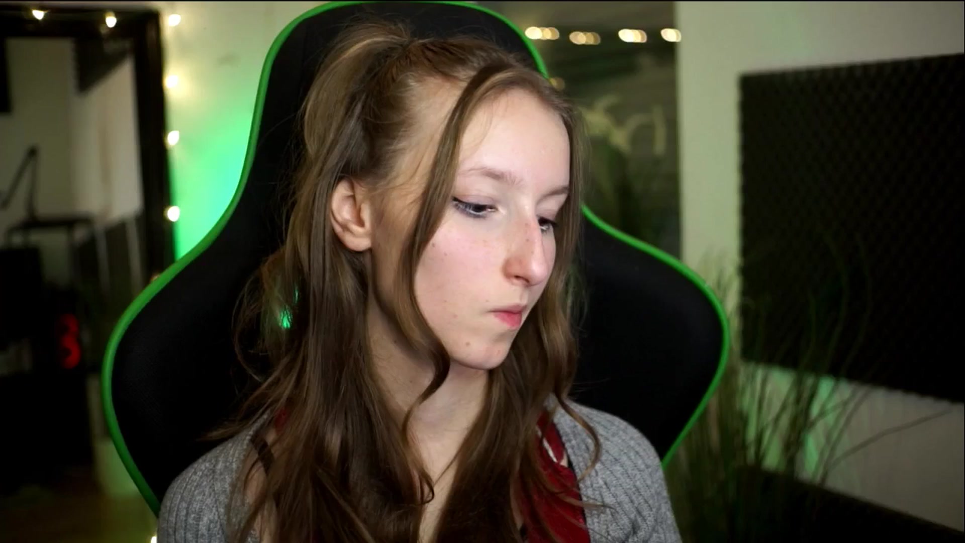 Gallery image thumbnail from Kira9's myfreecams stream on, 11/14/2025, 16:12 image 18 of 20