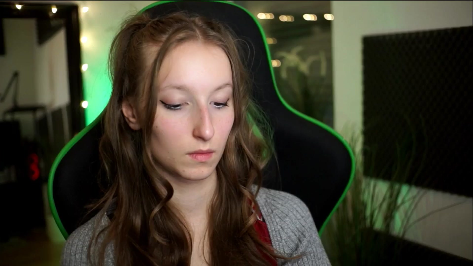 Gallery image thumbnail from Kira9's myfreecams stream on, 11/14/2025, 16:12 image 16 of 20