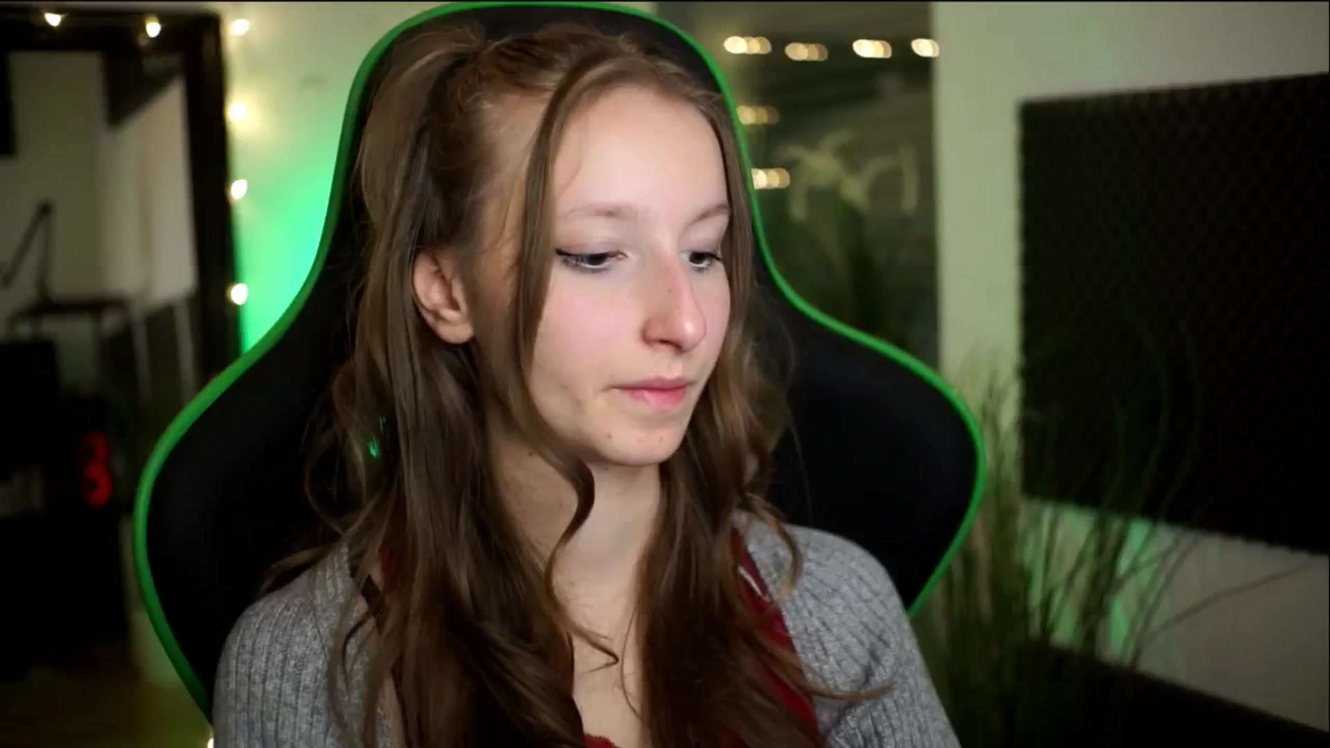 Gallery image thumbnail from Kira9's myfreecams stream on, 11/14/2025, 16:12 image 12 of 20