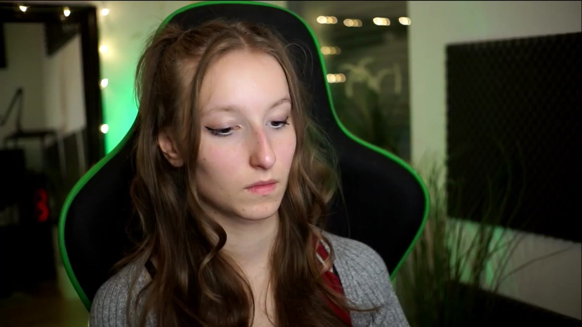 Gallery image thumbnail from Kira9's myfreecams stream on, 11/14/2025, 16:12 image 14 of 20