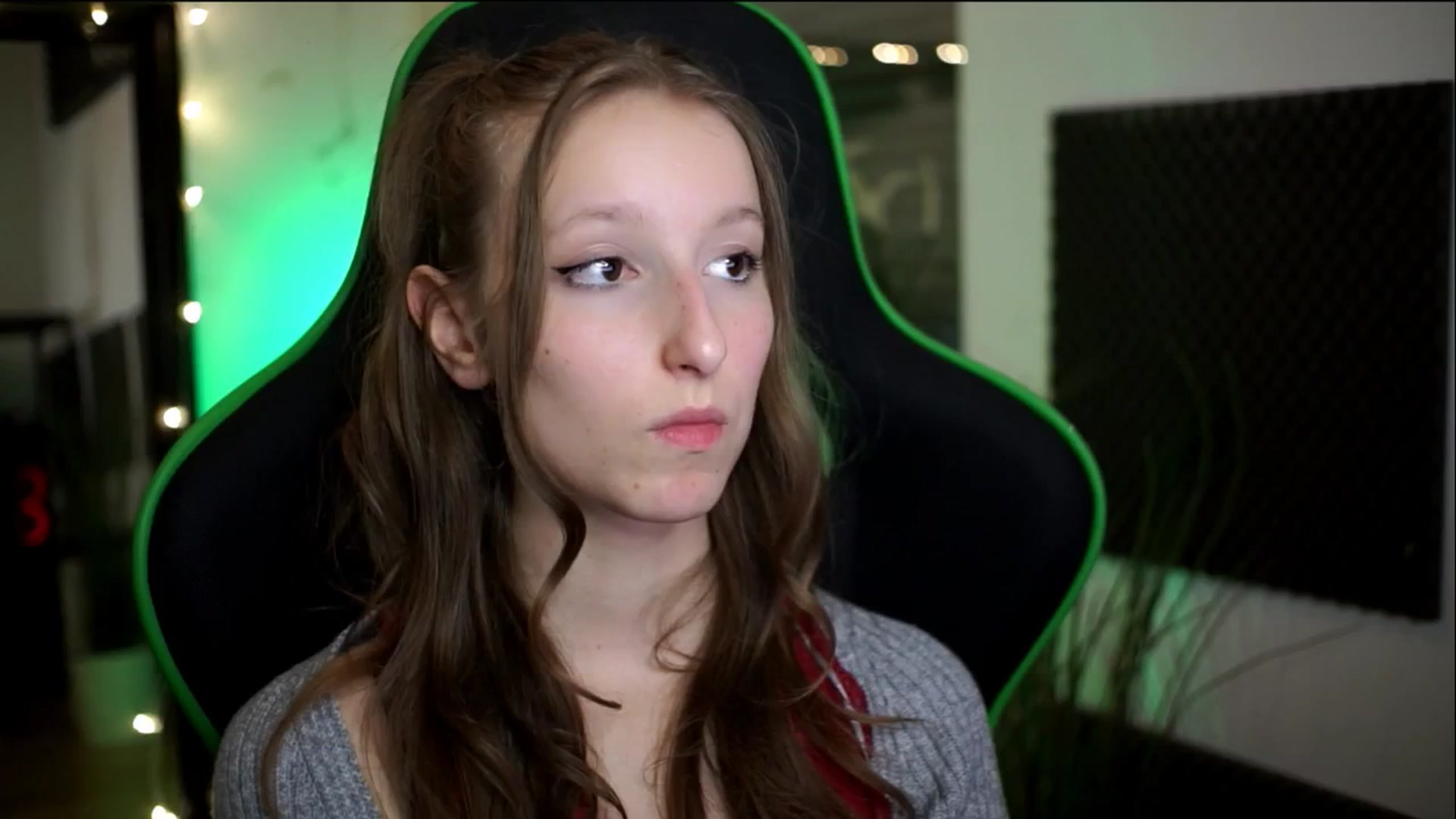 Gallery image thumbnail from Kira9's myfreecams stream on, 11/14/2025, 17:09 image 14 of 20
