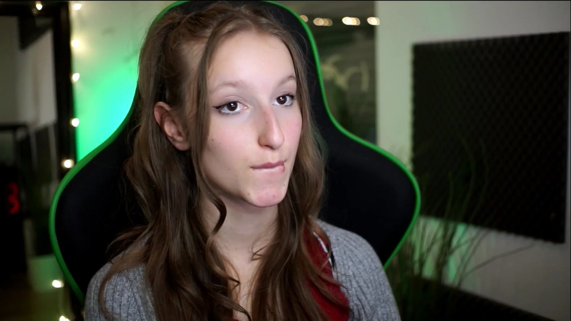 Gallery image thumbnail from Kira9's myfreecams stream on, 11/14/2025, 17:09 image 17 of 20