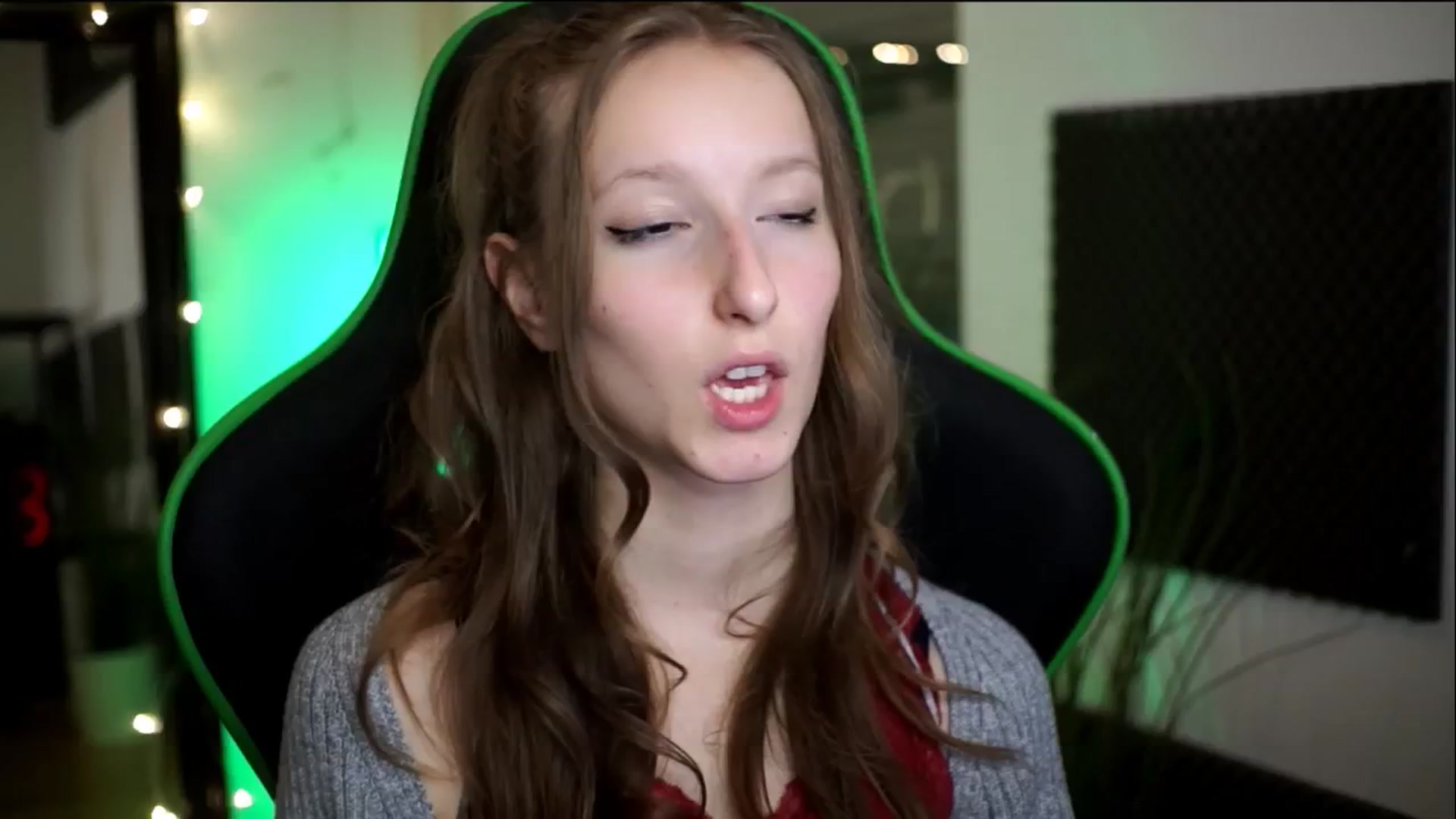 Gallery image thumbnail from Kira9's myfreecams stream on, 11/14/2025, 17:09 image 15 of 20