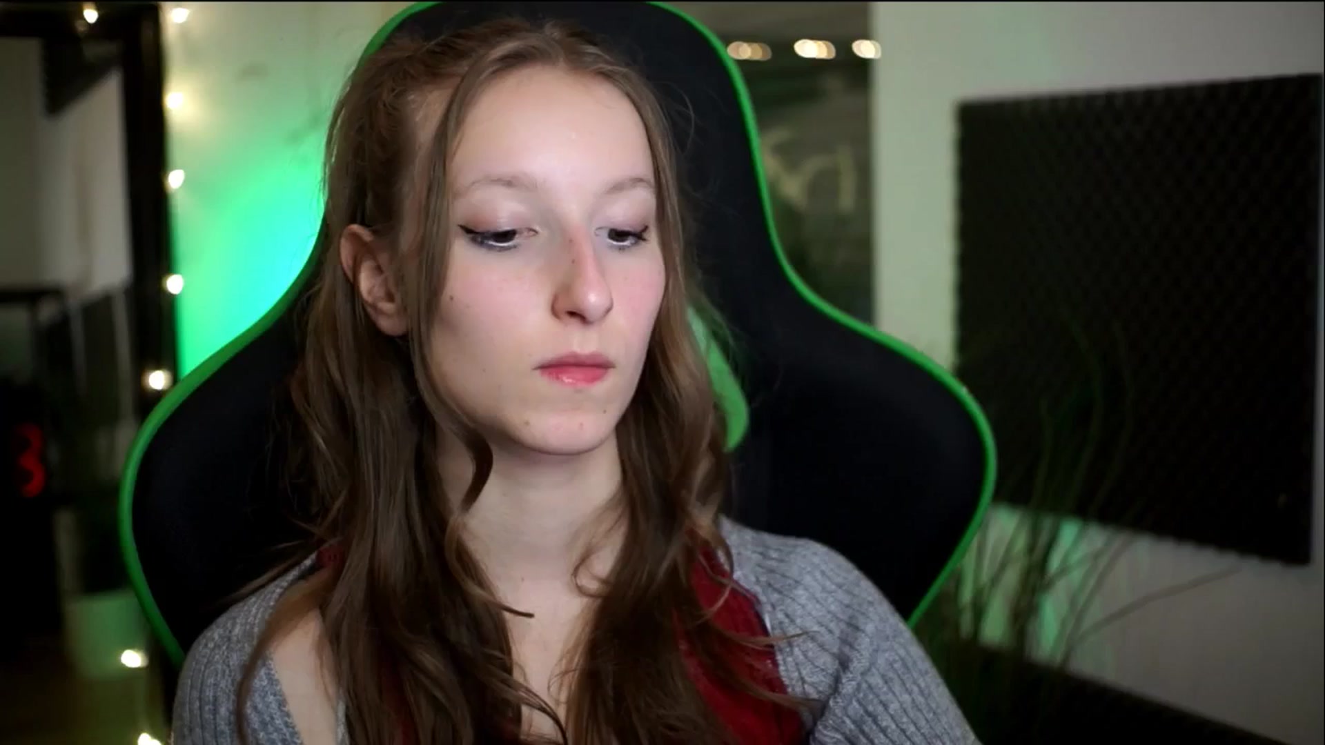 Gallery image thumbnail from Kira9's myfreecams stream on, 11/14/2025, 17:09 image 13 of 20