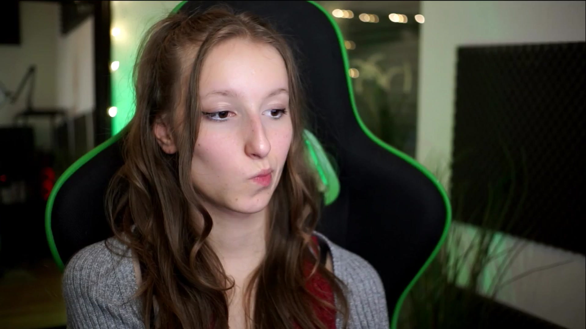Gallery image thumbnail from Kira9's myfreecams stream on, 11/14/2025, 18:50 image 13 of 20
